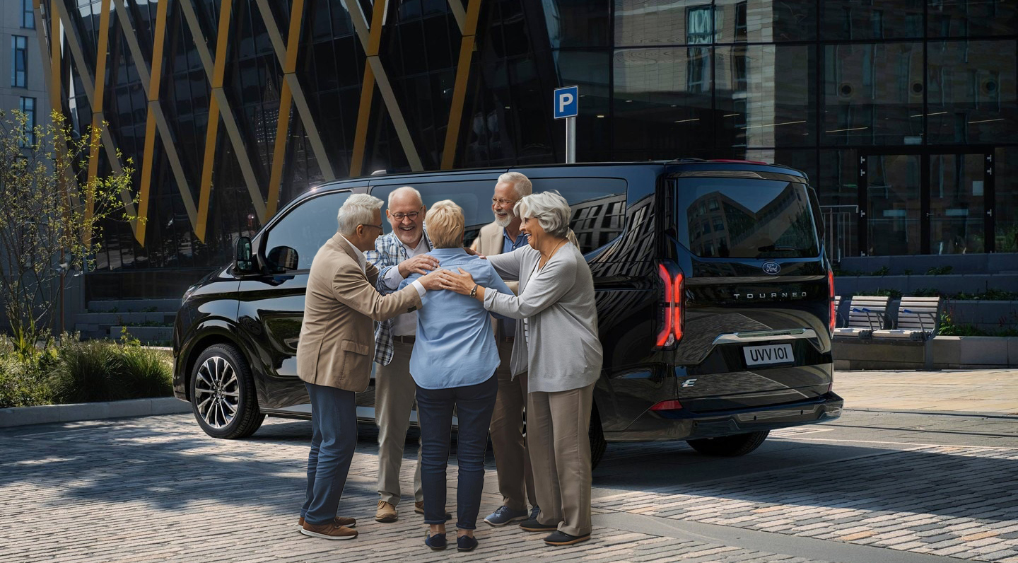 anziani-ford-tourneo_custom-eu-Ford_V710_Shot02_TitaniumX-16x9-2160x1215.jpg.renditions.extra-large